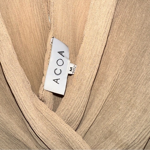 BREEZE ON BY CRINKLE CROP TOP - LATTE - Picture 3 of 4